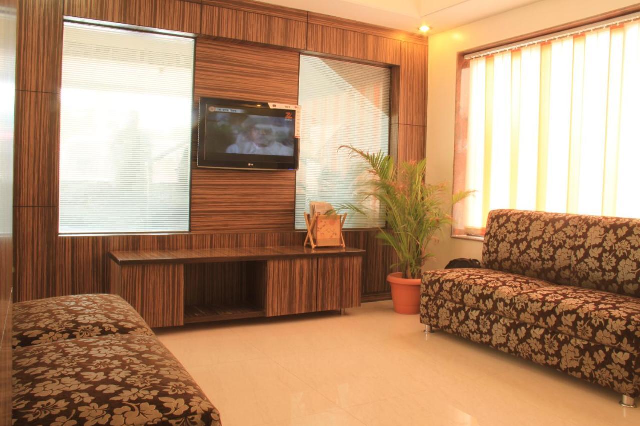 Hotel Sai Gurusthan Shirdi Exterior photo