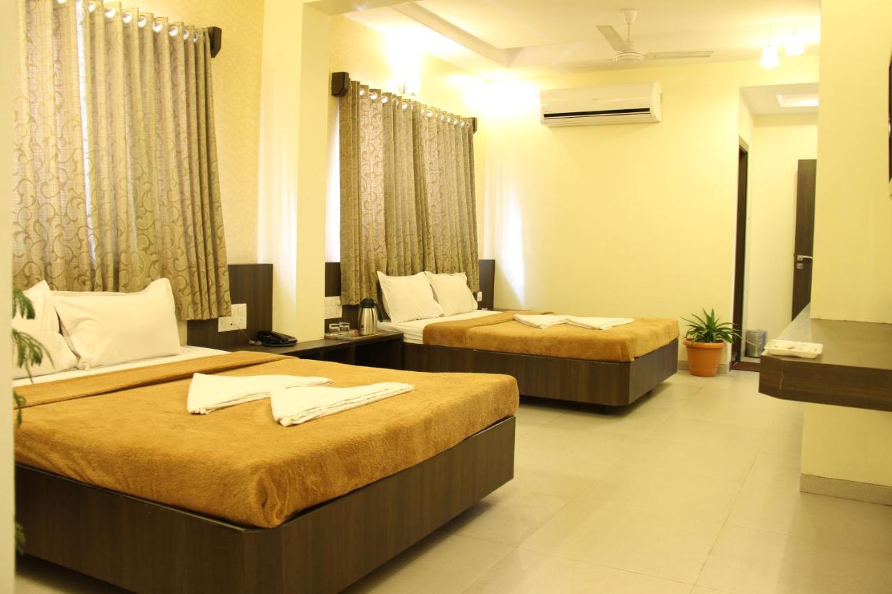Hotel Sai Gurusthan Shirdi Exterior photo