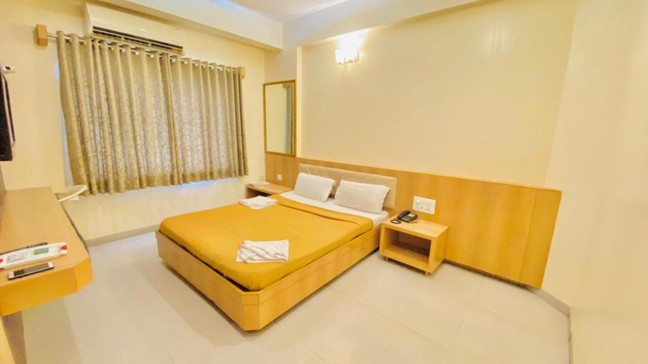 Hotel Sai Gurusthan Shirdi Exterior photo