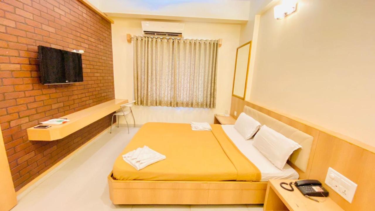 Hotel Sai Gurusthan Shirdi Exterior photo